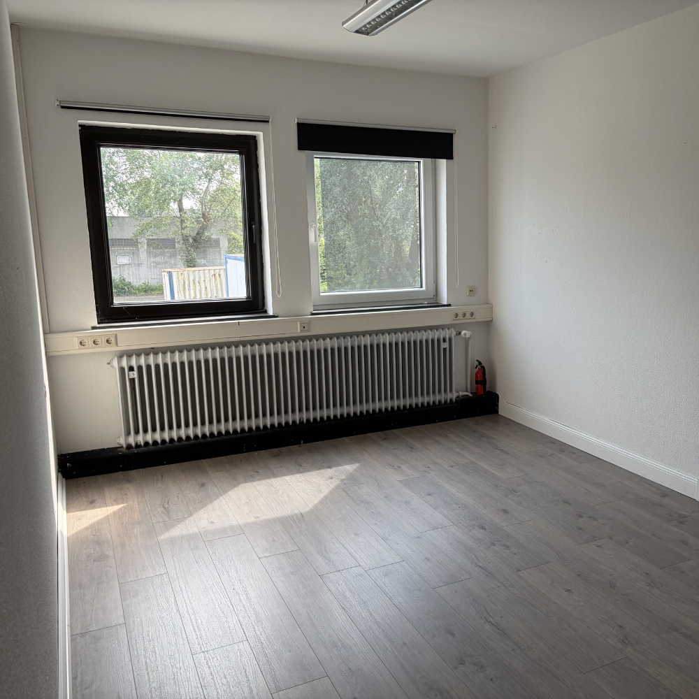 Büroraum mit Deckenbeleuchtung im Objekt Arsterdamm 72 in Bremen